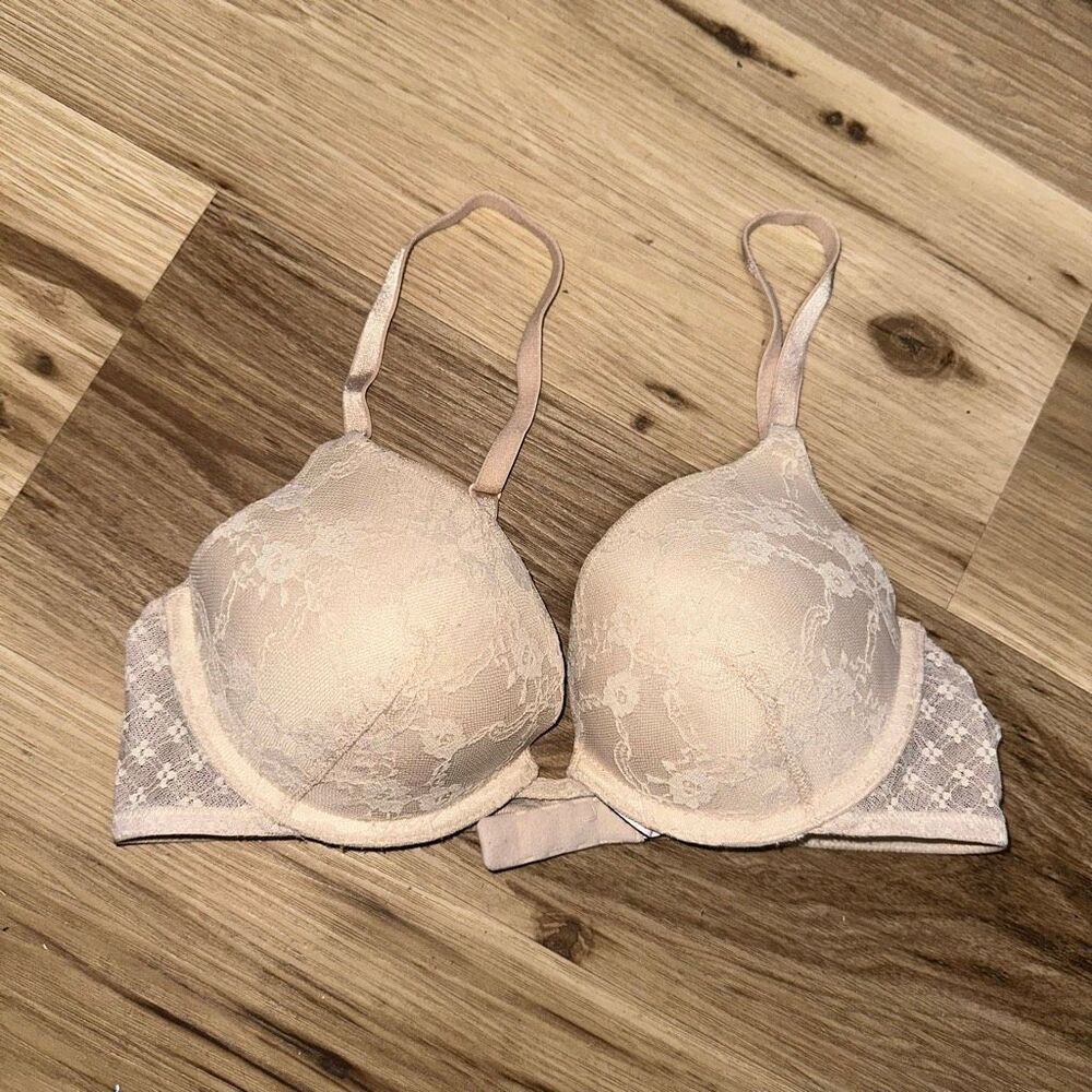 Victoria’s Secret lace nude pinup Pushup 34B bra